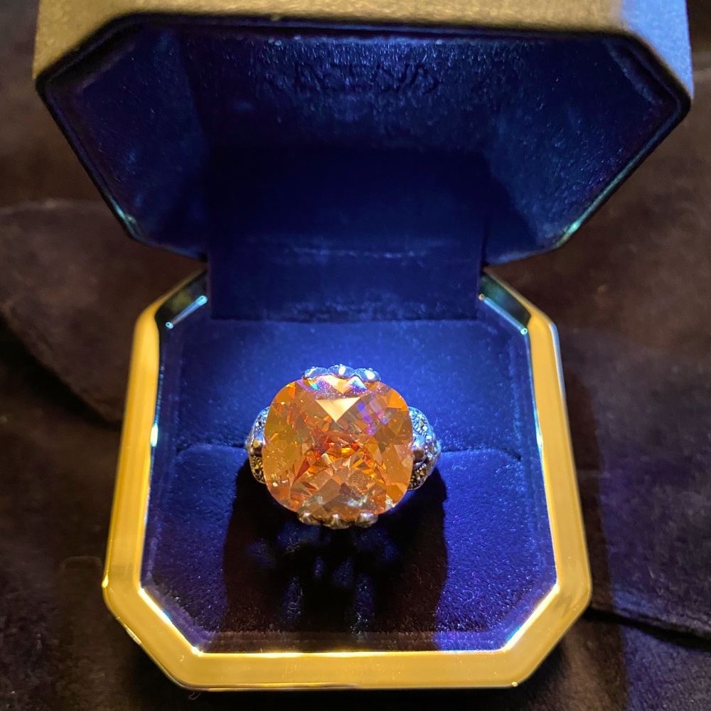 Women’s ring.
